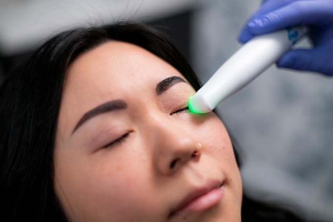 Nulids Pro being performed on a female patient.